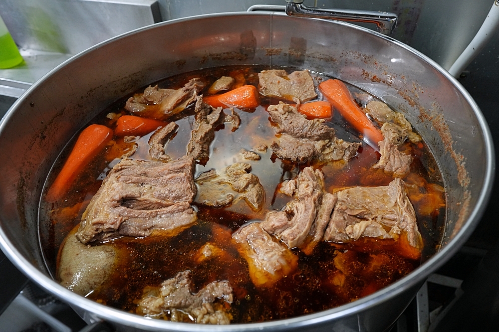 【九添福牛肉麵館】新竹城隍廟美食，在地人激推的米其林必比登，滷味才是本體！ @捲捲頭 ♡ 品味生活