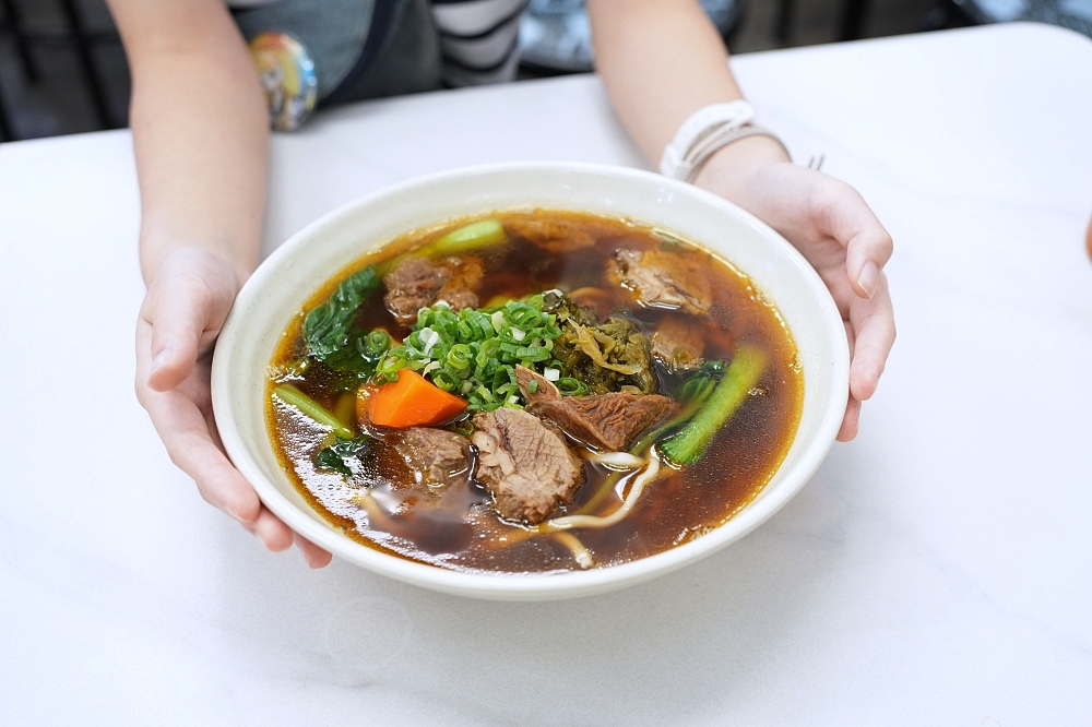 【九添福牛肉麵館】新竹城隍廟美食,在地人激推的米其林必比登,滷味才是本體! @捲捲頭 ♡ 品味生活 【九添福牛肉麵館】新竹城隍廟美食,在地人激推的米其林必比登,滷味才是本體! @捲捲頭 ♡ 品味生活
