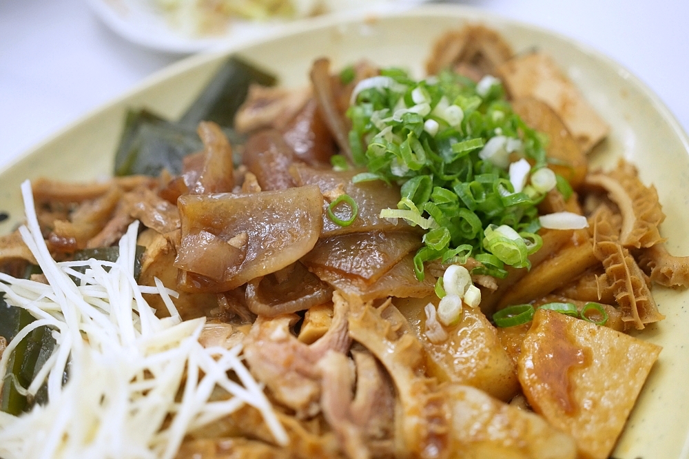 【九添福牛肉麵館】新竹城隍廟美食,在地人激推的米其林必比登,滷味才是本體! @捲捲頭 ♡ 品味生活 【九添福牛肉麵館】新竹城隍廟美食,在地人激推的米其林必比登,滷味才是本體! @捲捲頭 ♡ 品味生活