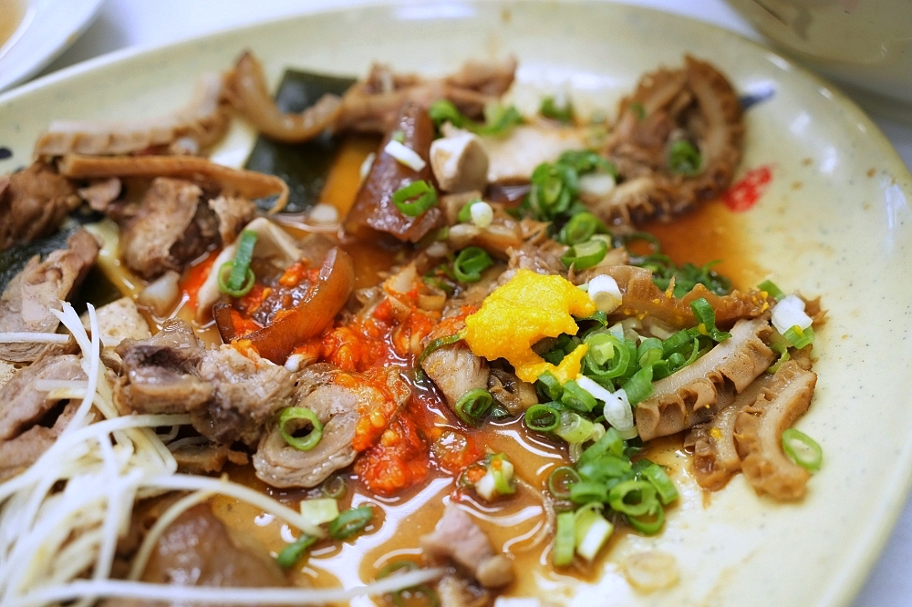 【九添福牛肉麵館】新竹城隍廟美食,在地人激推的米其林必比登,滷味才是本體! @捲捲頭 ♡ 品味生活 【九添福牛肉麵館】新竹城隍廟美食,在地人激推的米其林必比登,滷味才是本體! @捲捲頭 ♡ 品味生活