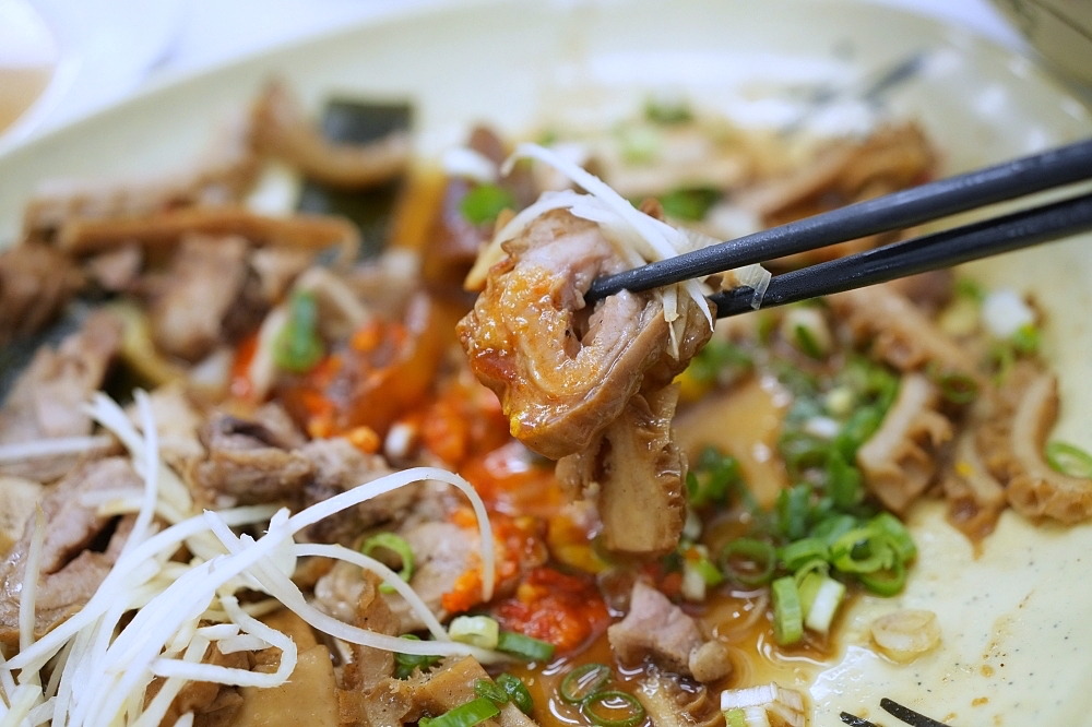 【九添福牛肉麵館】新竹城隍廟美食，在地人激推的米其林必比登，滷味才是本體！ @捲捲頭 ♡ 品味生活