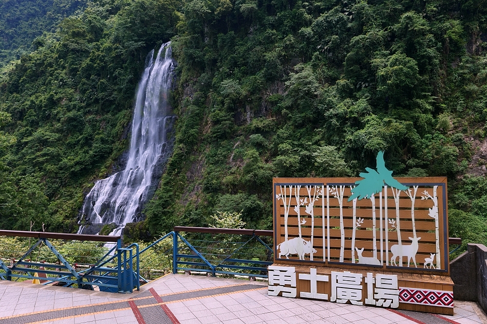 烏來一日遊》搭超可愛【烏來觀光台車】看瀑布！最新票價、環山路停車與購票攻略 @捲捲頭 ♡ 品味生活