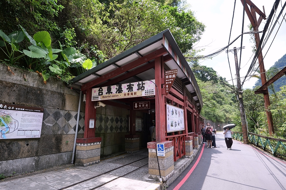 烏來一日遊》搭超可愛【烏來觀光台車】看瀑布！最新票價、環山路停車與購票攻略 @捲捲頭 ♡ 品味生活