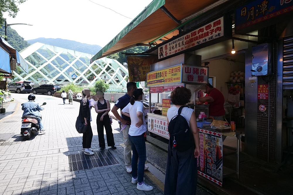 烏來一日遊》搭超可愛【烏來觀光台車】看瀑布！最新票價、環山路停車與購票攻略 @捲捲頭 ♡ 品味生活
