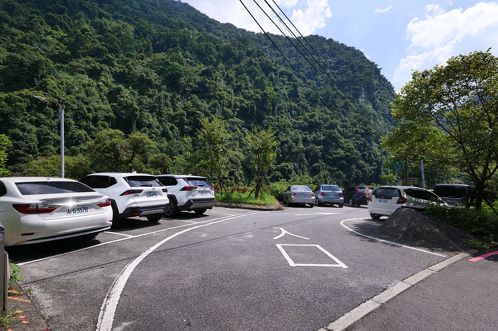 烏來一日遊》搭超可愛【烏來觀光台車】看瀑布！最新票價、環山路停車與購票攻略 @捲捲頭 ♡ 品味生活