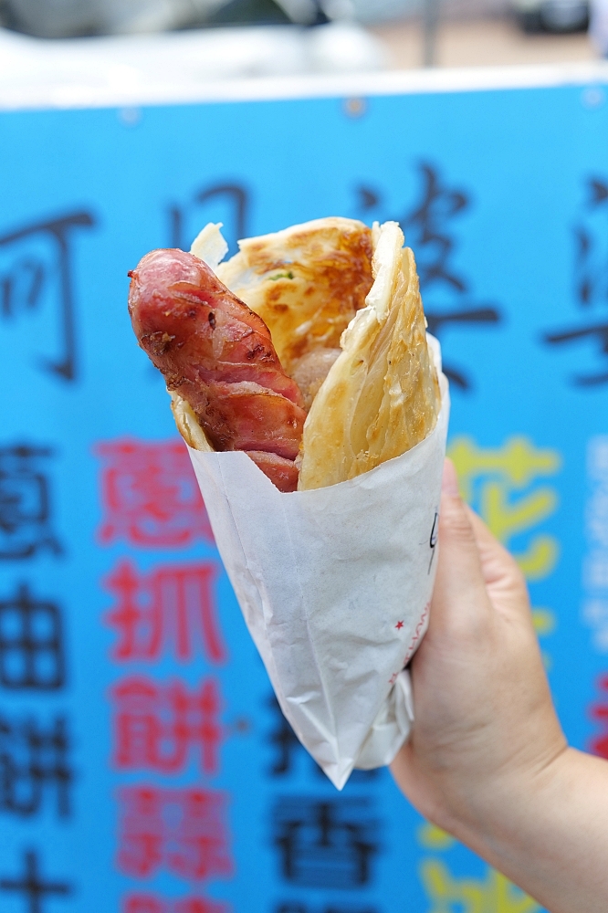 【武淵阿月婆婆蔥油餅香腸】創意爆棚的銅板小吃，在地人私藏的台式大亨堡！ @捲捲頭 ♡ 品味生活
