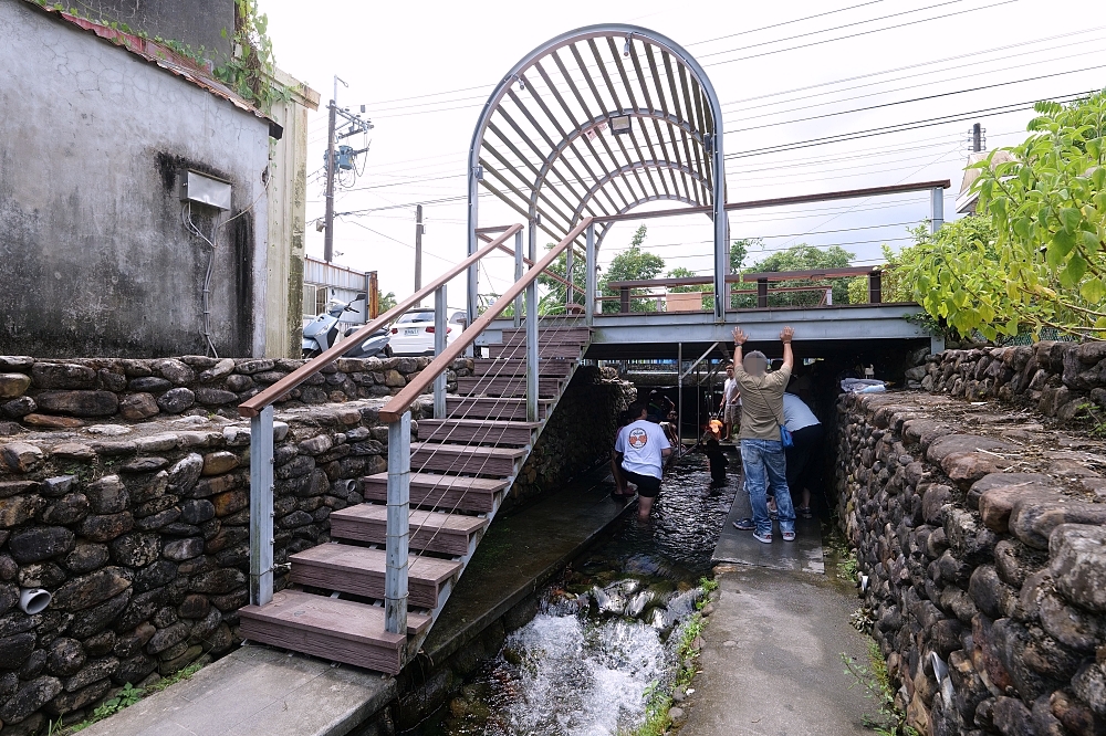 【阿蘭城湧泉池】路邊好停車、水質超乾淨,夏日免費泡腳抓魚蝦秘境 @捲捲頭 ♡ 品味生活 【阿蘭城湧泉池】路邊好停車、水質超乾淨,夏日免費泡腳抓魚蝦秘境 @捲捲頭 ♡ 品味生活