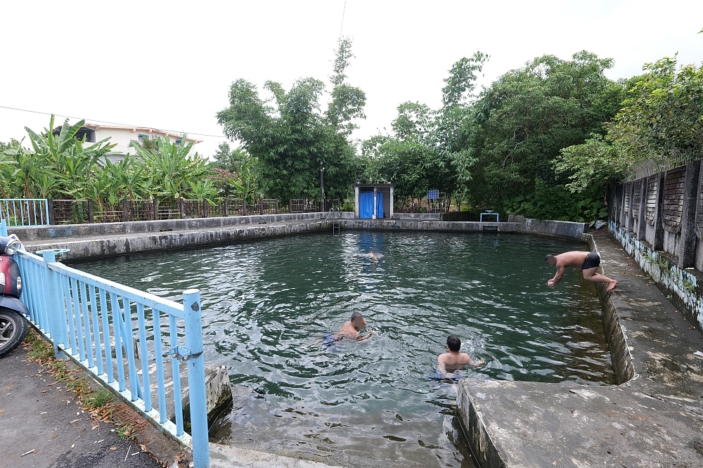 【阿蘭城湧泉池】路邊好停車、水質超乾淨,夏日免費泡腳抓魚蝦秘境 @捲捲頭 ♡ 品味生活 【阿蘭城湧泉池】路邊好停車、水質超乾淨,夏日免費泡腳抓魚蝦秘境 @捲捲頭 ♡ 品味生活