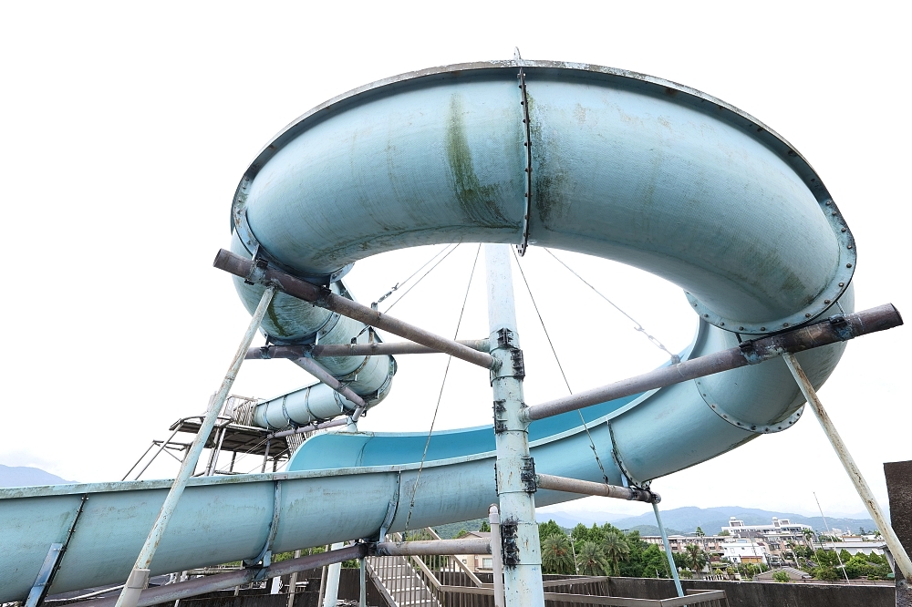 【龍泉游泳池】 宜蘭平價冷泉泳池！天然20度冷泉、3層樓滑水道與親子戲水攻略 @捲捲頭 ♡ 品味生活