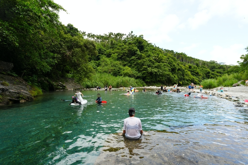 【白鮑溪親水園區】2026花蓮暑假消暑首選!免費藍寶石野溪玩水攻略 @捲捲頭 ♡ 品味生活 【白鮑溪親水園區】2026花蓮暑假消暑首選!免費藍寶石野溪玩水攻略 @捲捲頭 ♡ 品味生活