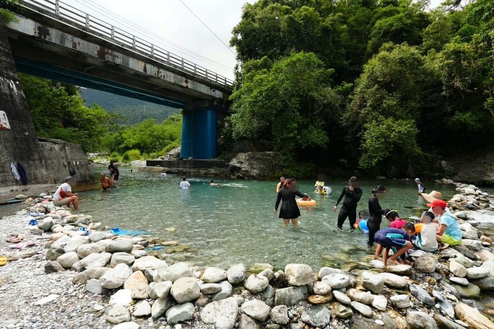 【白鮑溪親水園區】2026花蓮暑假消暑首選!免費藍寶石野溪玩水攻略 @捲捲頭 ♡ 品味生活 【白鮑溪親水園區】2026花蓮暑假消暑首選!免費藍寶石野溪玩水攻略 @捲捲頭 ♡ 品味生活