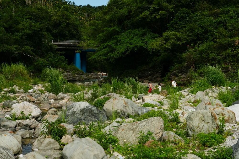 【白鮑溪親水園區】2026花蓮暑假消暑首選!免費藍寶石野溪玩水攻略 @捲捲頭 ♡ 品味生活 【白鮑溪親水園區】2026花蓮暑假消暑首選!免費藍寶石野溪玩水攻略 @捲捲頭 ♡ 品味生活