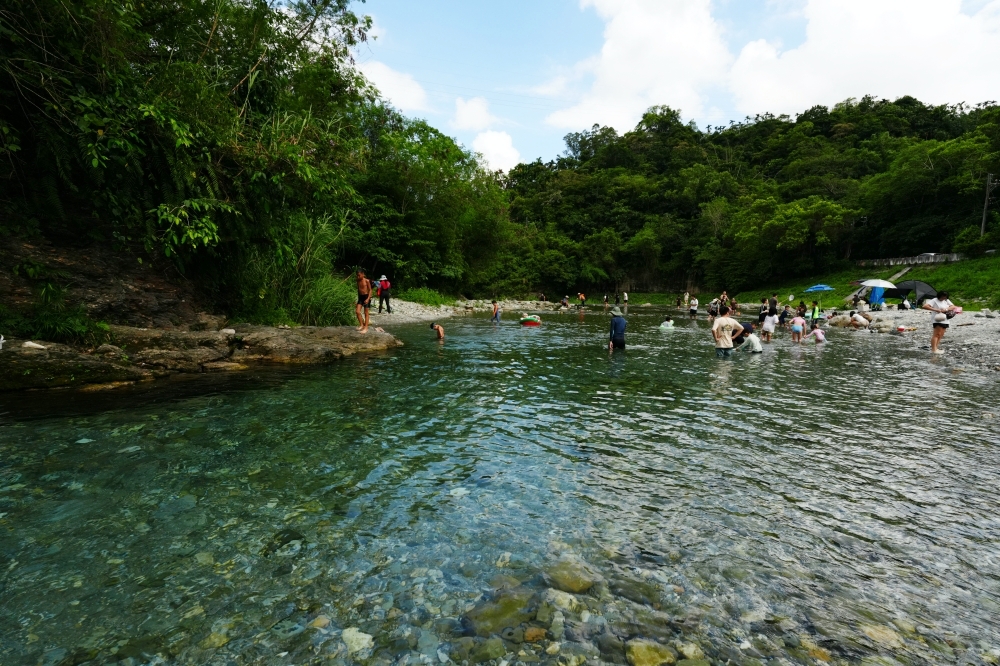 【白鮑溪親水園區】2026花蓮暑假消暑首選!免費藍寶石野溪玩水攻略 @捲捲頭 ♡ 品味生活 【白鮑溪親水園區】2026花蓮暑假消暑首選!免費藍寶石野溪玩水攻略 @捲捲頭 ♡ 品味生活