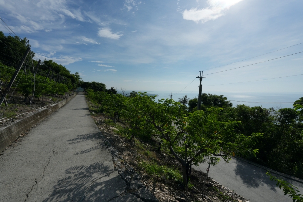 【華源觀景台】 無死角海岸線美景,假日千萬別開車上山! @捲捲頭 ♡ 品味生活 【華源觀景台】 無死角海岸線美景,假日千萬別開車上山! @捲捲頭 ♡ 品味生活