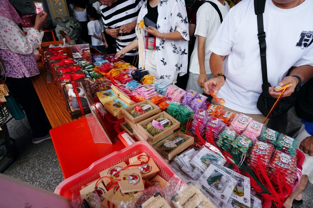 【招財貓土地公廟】 太麻里福興宮全攻略！巨大招財貓、文創御守與停車資訊 @捲捲頭 ♡ 品味生活