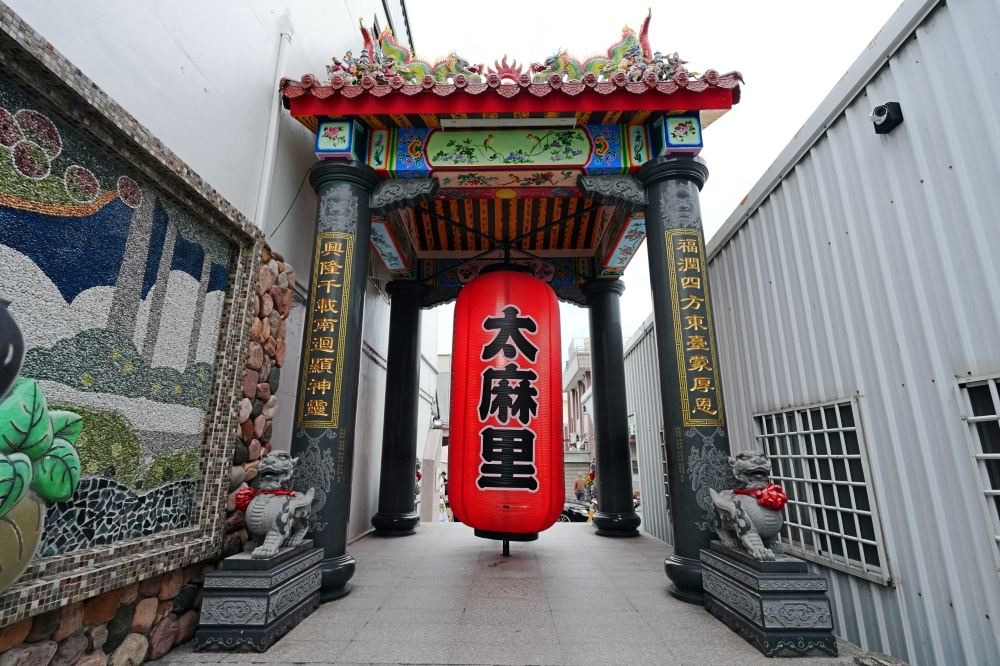 【招財貓土地公廟】 太麻里福興宮全攻略！巨大招財貓、文創御守與停車資訊 @捲捲頭 ♡ 品味生活