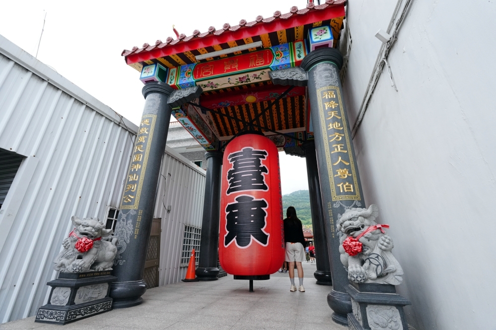 【招財貓土地公廟】 太麻里福興宮全攻略！巨大招財貓、文創御守與停車資訊 @捲捲頭 ♡ 品味生活