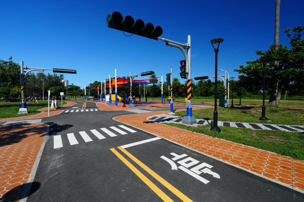【花蓮大本交通主題公園】 最新免費放電聖地！迷你車道、交通安全遊戲區與行前指南 @捲捲頭 ♡ 品味生活