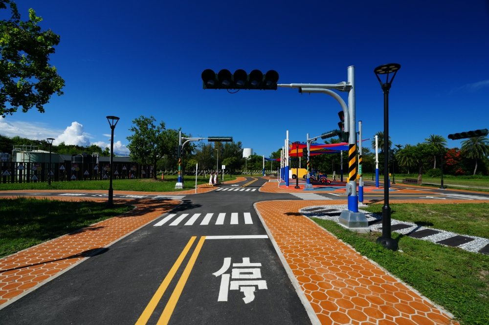 【花蓮大本交通主題公園】 最新免費放電聖地！迷你車道、交通安全遊戲區與行前指南 @捲捲頭 ♡ 品味生活