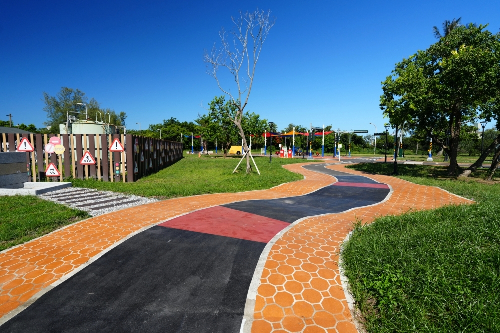 【花蓮大本交通主題公園】 最新免費放電聖地！迷你車道、交通安全遊戲區與行前指南 @捲捲頭 ♡ 品味生活