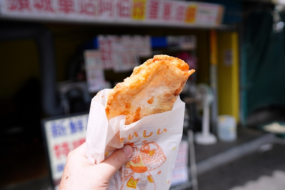 【頭城車站阿伯炸蛋蔥油餅】現揉餅皮咬下超有勁，一份50元！頭城老字號蔥油餅搬遷全攻略 @捲捲頭 ♡ 品味生活