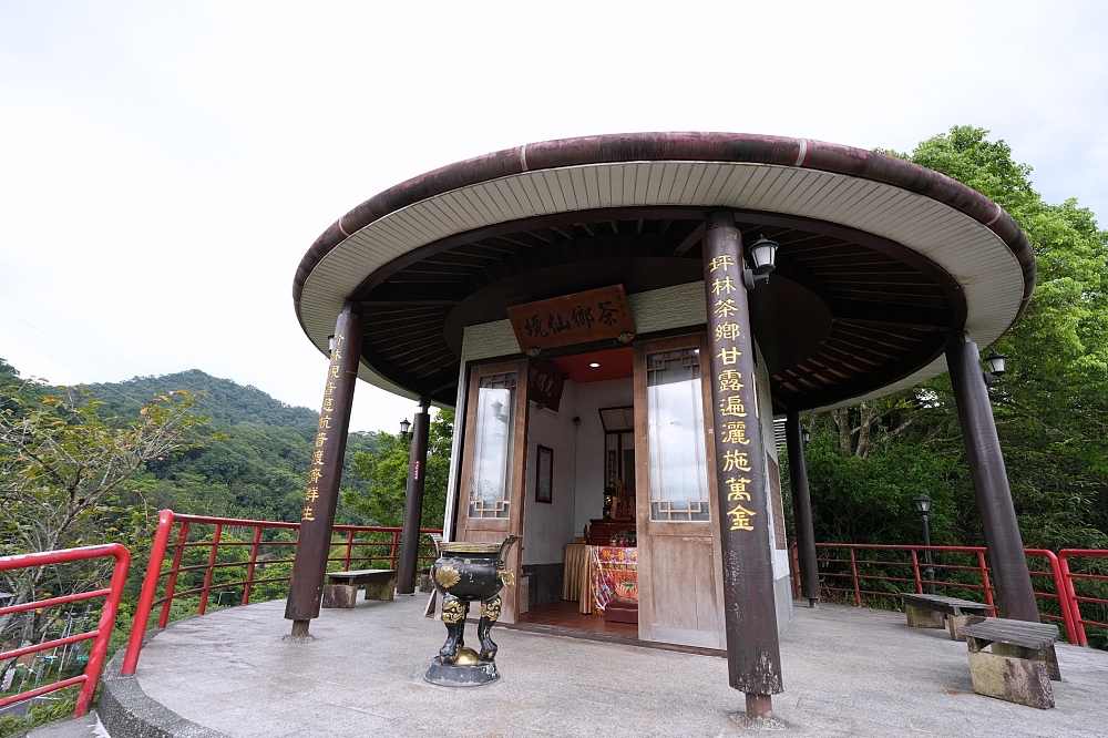 【坪林觀音台】 10分鐘攻頂！雪山隧道旁金色觀音像、360度茶鄉絕景與停車攻略 @捲捲頭 ♡ 品味生活