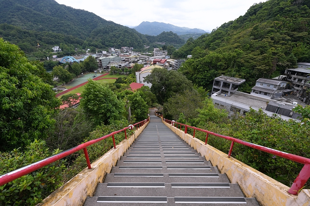 【坪林觀音台】 10分鐘攻頂！雪山隧道旁金色觀音像、360度茶鄉絕景與停車攻略 @捲捲頭 ♡ 品味生活