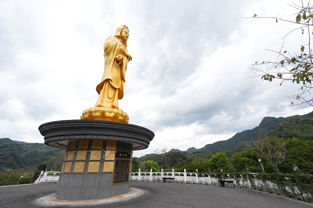 【坪林觀音台】 10分鐘攻頂！雪山隧道旁金色觀音像、360度茶鄉絕景與停車攻略 @捲捲頭 ♡ 品味生活