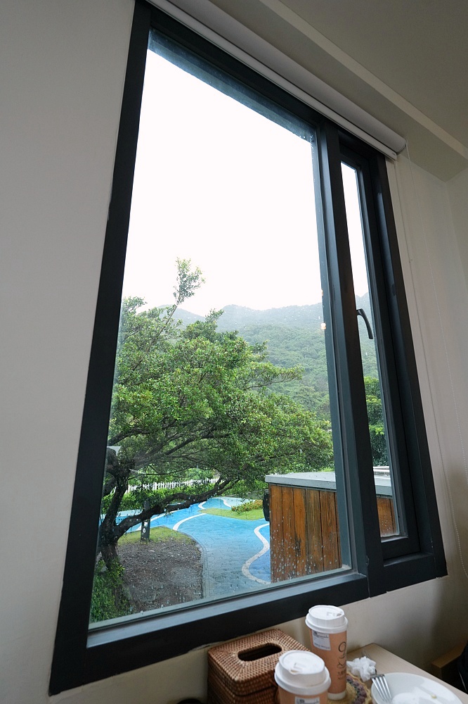 【九號咖啡館石城館】 舊草嶺隧道出口海景咖啡廳！二樓預約制大窗美拍、火車景觀指南 @捲捲頭 ♡ 品味生活