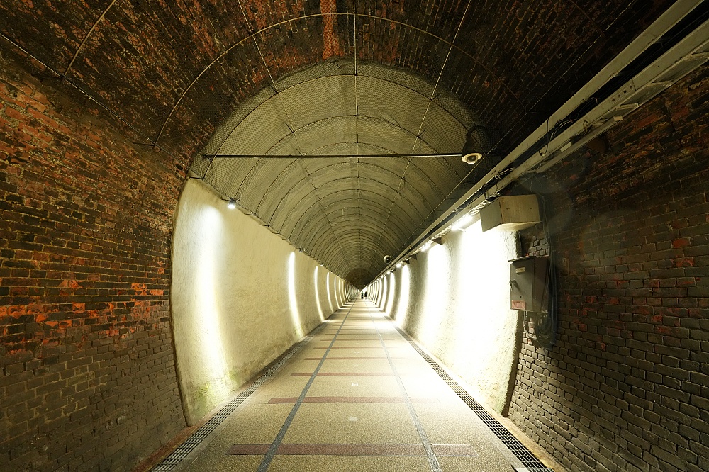 【九號咖啡館石城館】 舊草嶺隧道出口海景咖啡廳！二樓預約制大窗美拍、火車景觀指南 @捲捲頭 ♡ 品味生活