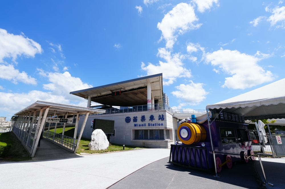 【臺鐵喵務處】 苗栗火車頭園區必訪！17隻親人貓咪互動、現場預約時段與門票攻略 @捲捲頭 ♡ 品味生活
