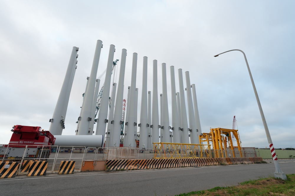 【台版帕德嫩神廟】 快閃兩週限定！台中港離岸風電巨大白色石柱群打卡全攻略 @捲捲頭 ♡ 品味生活