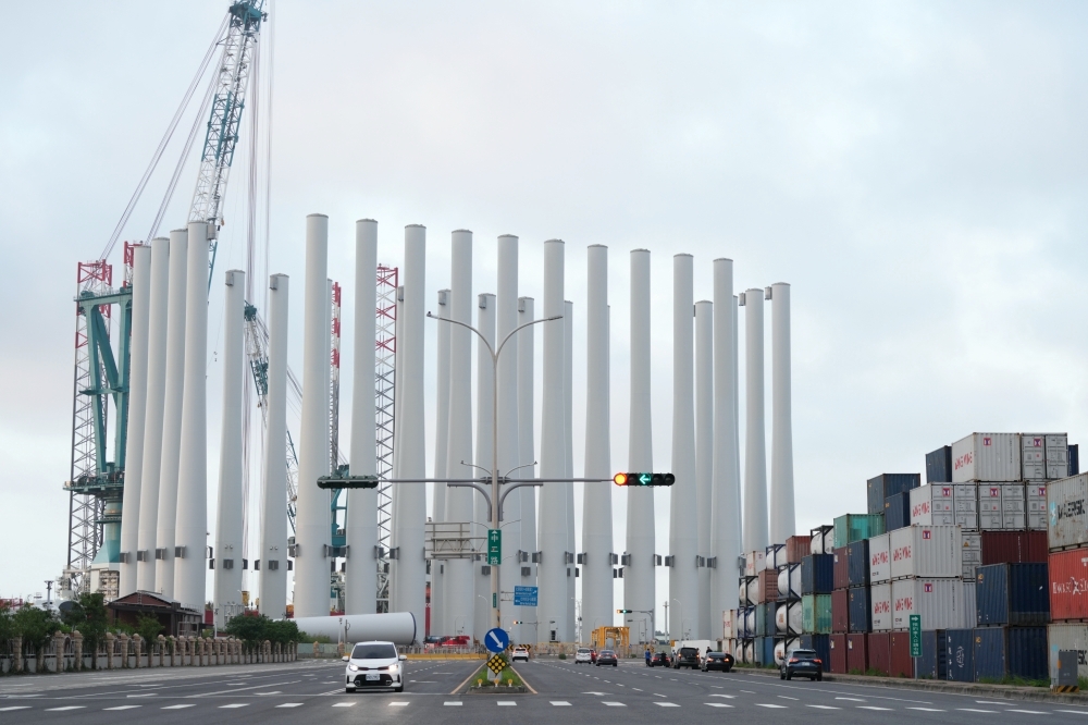 【台版帕德嫩神廟】 快閃兩週限定！台中港離岸風電巨大白色石柱群打卡全攻略 @捲捲頭 ♡ 品味生活