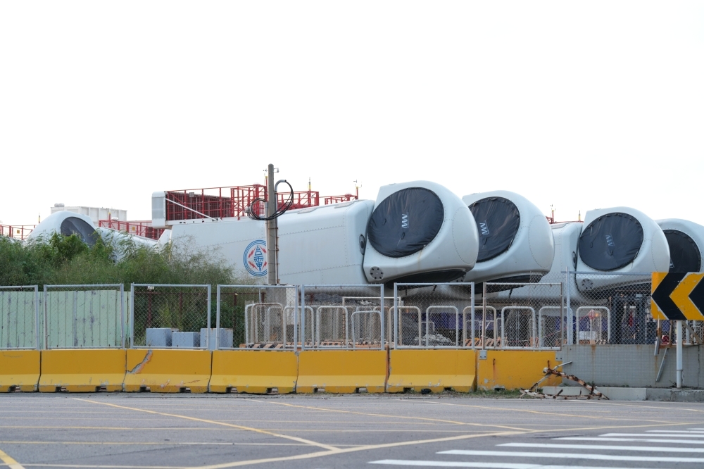 【台版帕德嫩神廟】 快閃兩週限定！台中港離岸風電巨大白色石柱群打卡全攻略 @捲捲頭 ♡ 品味生活