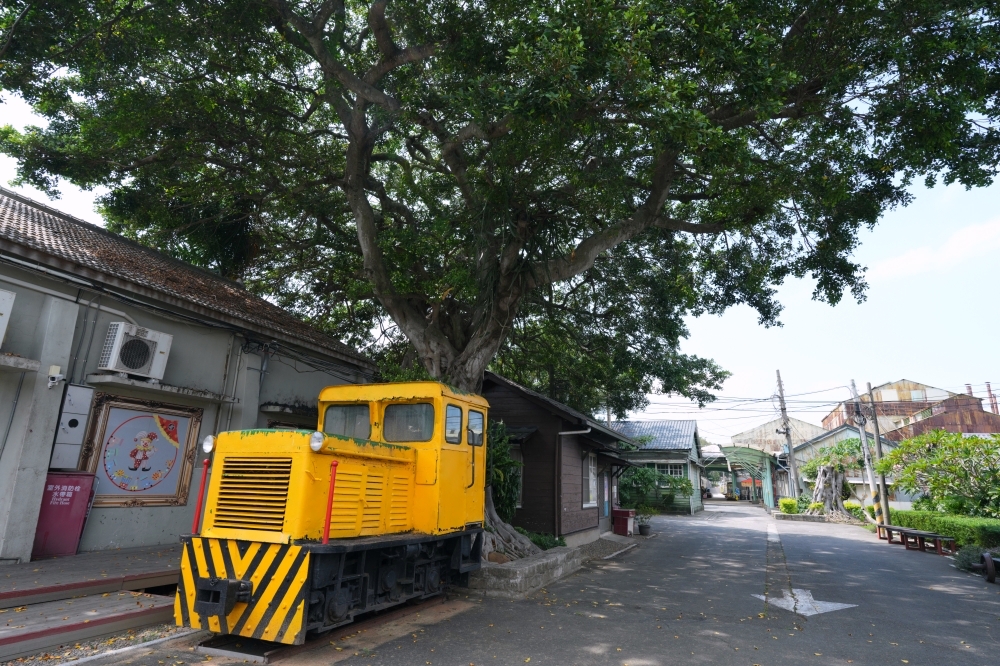 【月眉觀光糖廠全攻略】免停車費！鑽進全台唯一囪底隧道、爽吃古早味枝仔冰 @捲捲頭 ♡ 品味生活