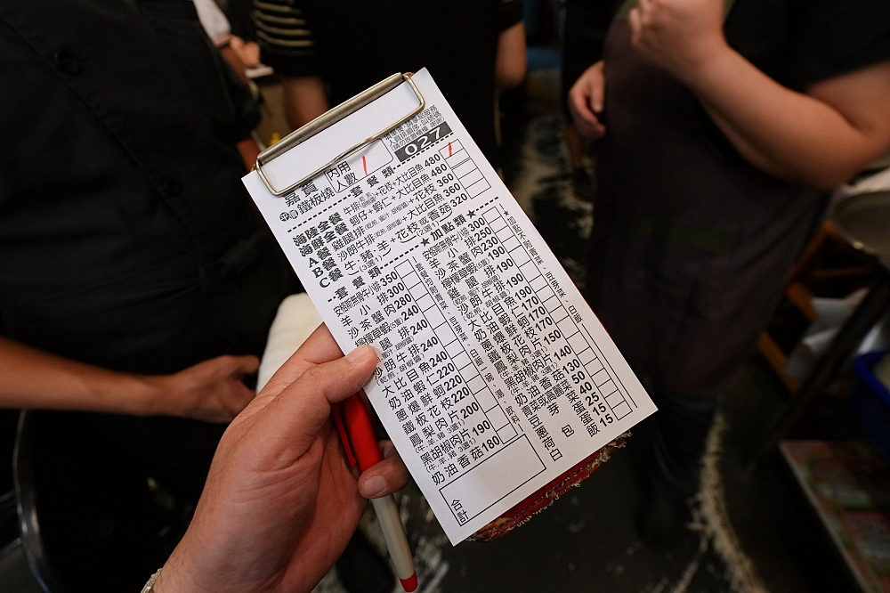 【嘉賓平價鐵板燒】 文心中清站人氣排隊王!紅茶蘿蔔湯免費續、內用點餐結帳全攻略 @捲捲頭 ♡ 品味生活 【嘉賓平價鐵板燒】 文心中清站人氣排隊王!紅茶蘿蔔湯免費續、內用點餐結帳全攻略 @捲捲頭 ♡ 品味生活