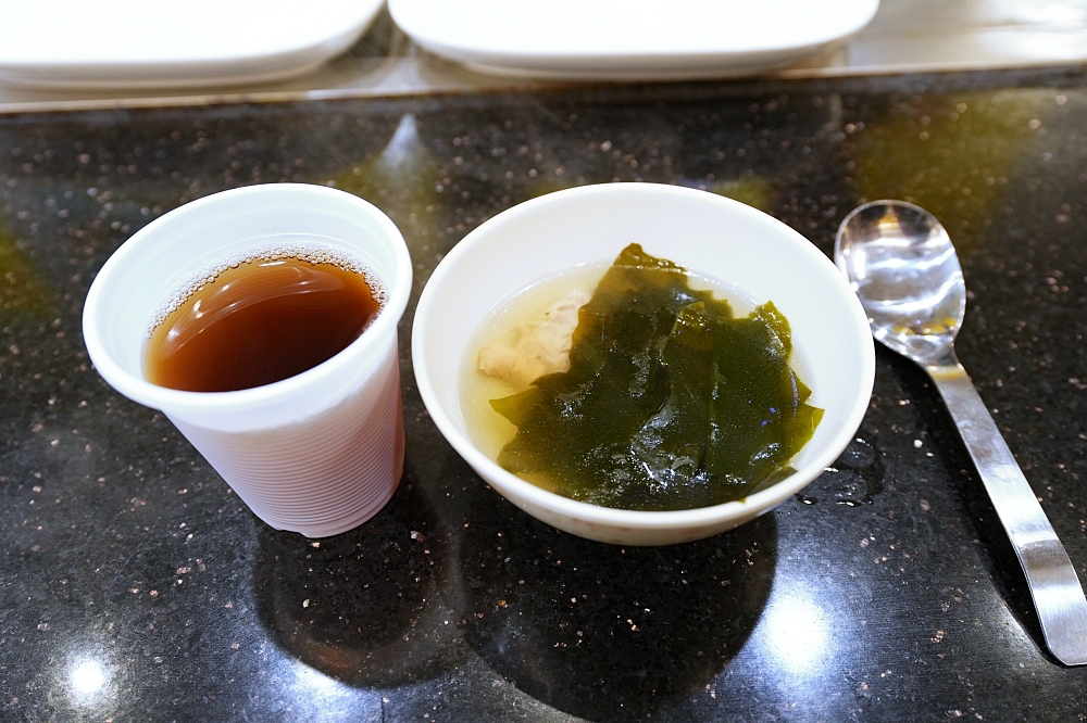 【嘉賓平價鐵板燒】 文心中清站人氣排隊王!紅茶蘿蔔湯免費續、內用點餐結帳全攻略 @捲捲頭 ♡ 品味生活 【嘉賓平價鐵板燒】 文心中清站人氣排隊王!紅茶蘿蔔湯免費續、內用點餐結帳全攻略 @捲捲頭 ♡ 品味生活