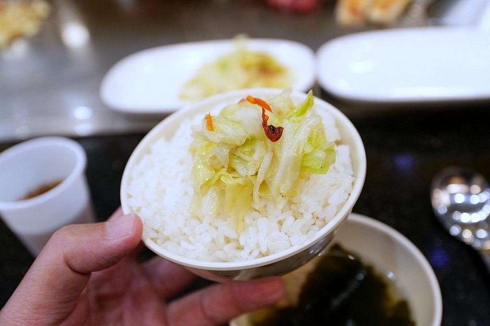 【嘉賓平價鐵板燒】 文心中清站人氣排隊王！紅茶蘿蔔湯免費續、內用點餐結帳全攻略 @捲捲頭 ♡ 品味生活