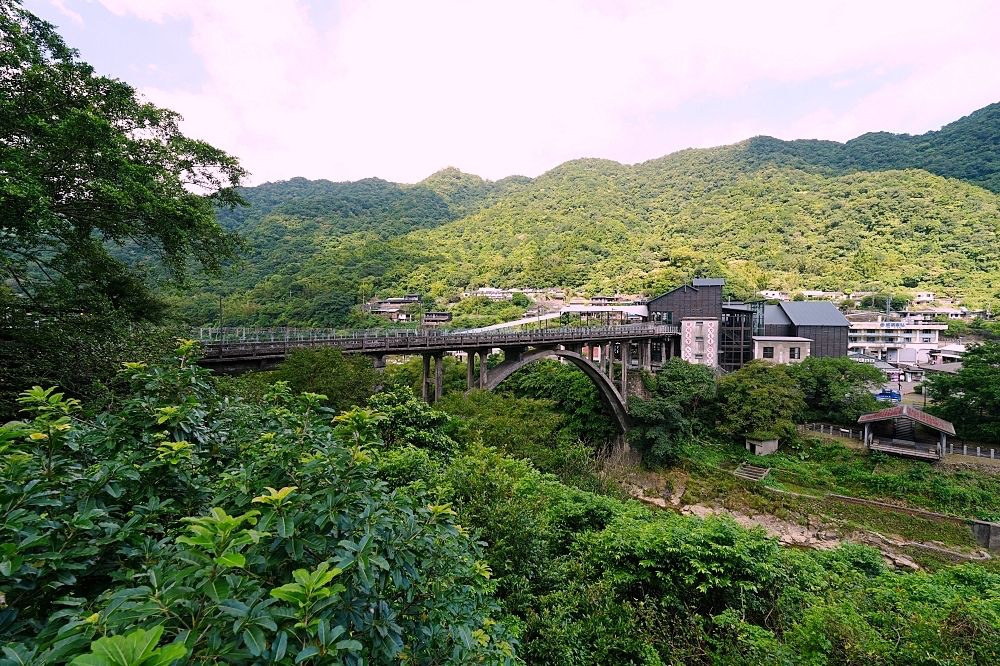 【猴硐坑休閒園區】走進百年瑞三礦坑，搭小火車鑽坑道體驗採煤樂趣 @捲捲頭 ♡ 品味生活