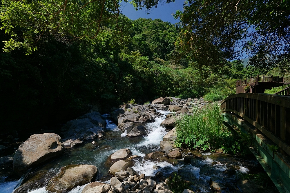 【蝴蝶公園】古圳步道超平緩、賞蝶拱橋賞無敵山景，烏來一日遊 @捲捲頭 ♡ 品味生活