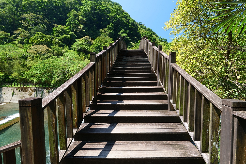【蝴蝶公園】古圳步道超平緩、賞蝶拱橋賞無敵山景，烏來一日遊 @捲捲頭 ♡ 品味生活