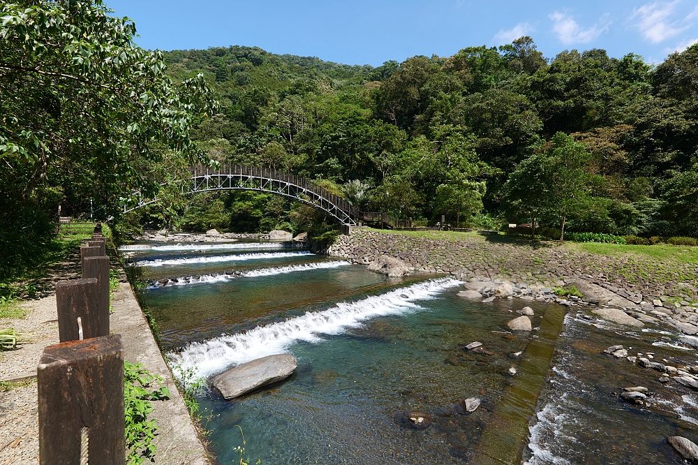 【蝴蝶公園】古圳步道超平緩、賞蝶拱橋賞無敵山景，烏來一日遊 @捲捲頭 ♡ 品味生活