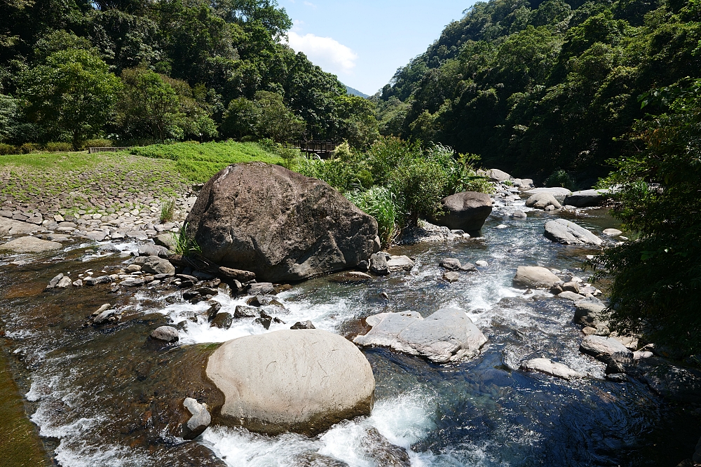 【蝴蝶公園】古圳步道超平緩、賞蝶拱橋賞無敵山景，烏來一日遊 @捲捲頭 ♡ 品味生活