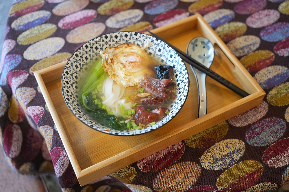 【叭噗茶室】隱藏版老宅港式小食，神級炭火叉燒飯與道地港味漏奶西多士 @捲捲頭 ♡ 品味生活