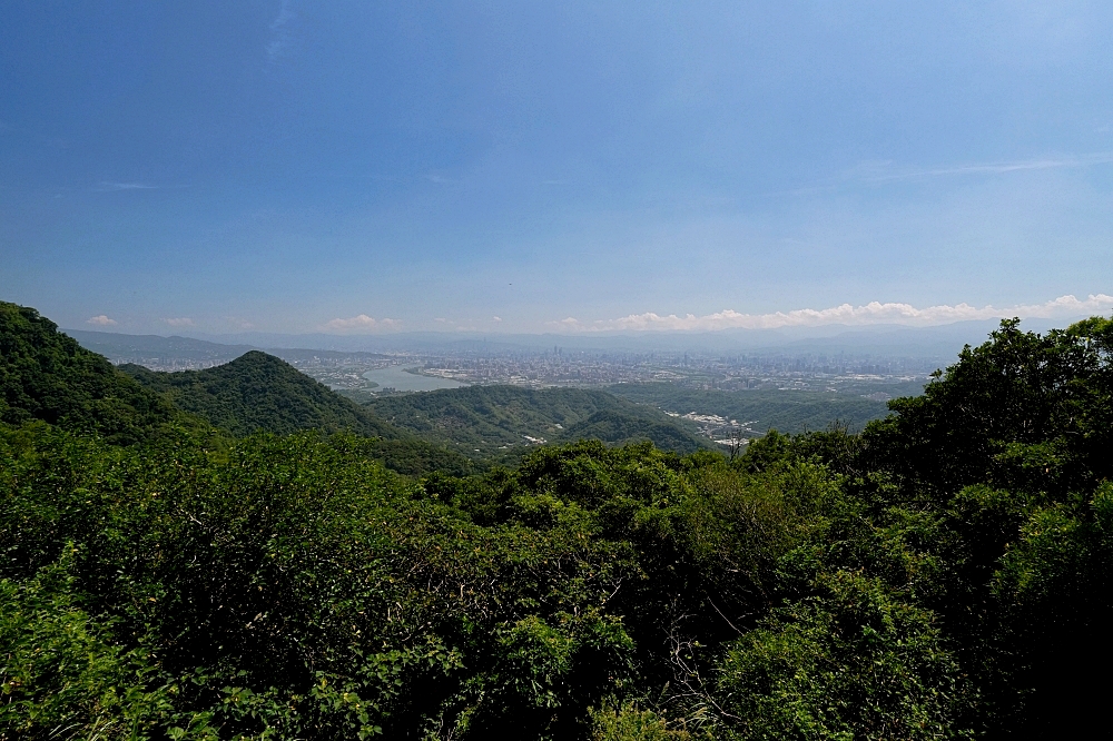 【牛港稜步道】觀音山隱藏版大景，直擊台北港與淡江大橋絕美海景 @捲捲頭 ♡ 品味生活