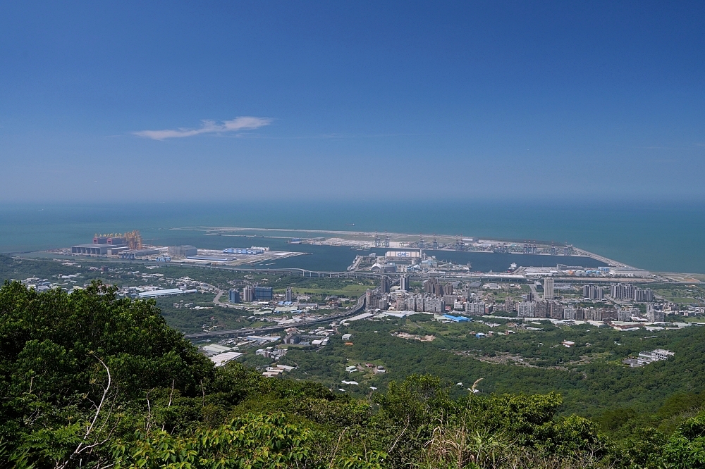 【牛港稜步道】觀音山隱藏版大景,直擊台北港與淡江大橋絕美海景 @捲捲頭 ♡ 品味生活 【牛港稜步道】觀音山隱藏版大景,直擊台北港與淡江大橋絕美海景 @捲捲頭 ♡ 品味生活