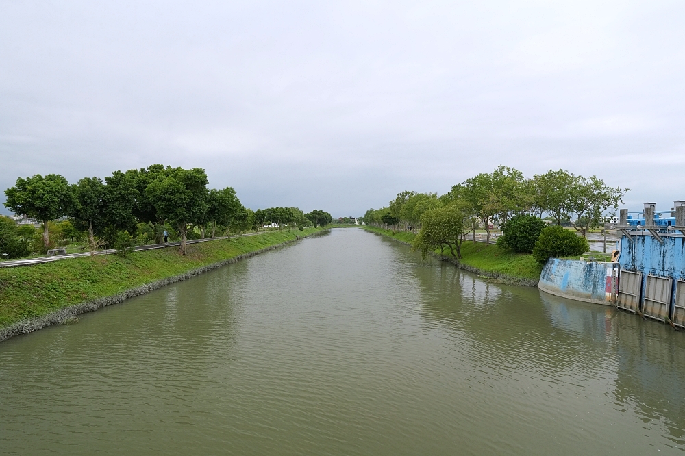 【五結水岸花樹廊道】宜蘭五結私房景點,舊河道大變身!雙向自行車道、秋日悠閒散步全攻略 @捲捲頭 ♡ 品味生活 【五結水岸花樹廊道】宜蘭五結私房景點,舊河道大變身!雙向自行車道、秋日悠閒散步全攻略 @捲捲頭 ♡ 品味生活