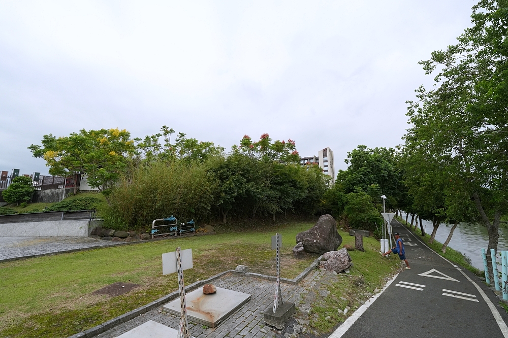 【五結水岸花樹廊道】宜蘭五結私房景點，舊河道大變身！雙向自行車道、秋日悠閒散步全攻略 @捲捲頭 ♡ 品味生活