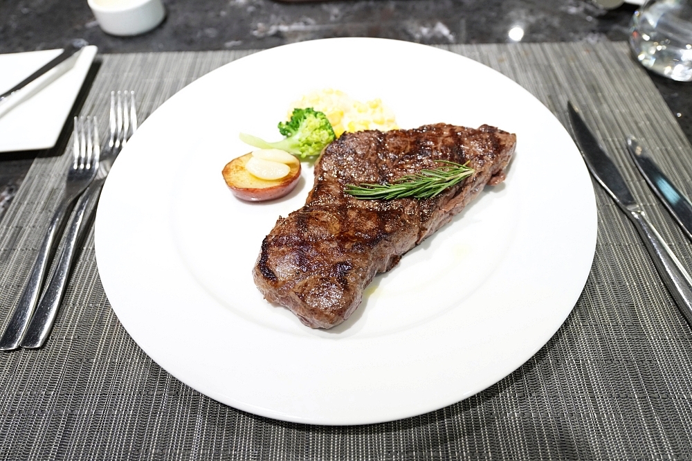 【圓山飯店牛排館】網評4.4星，乾濕式熟成牛排與超有誠意半自助輕食吧 @捲捲頭 ♡ 品味生活