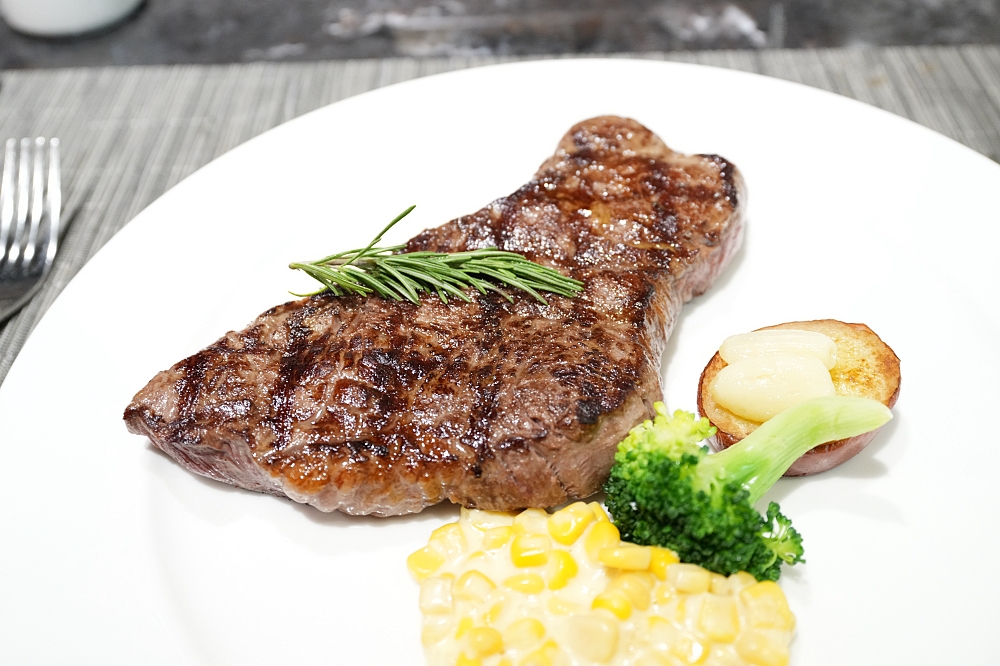 【圓山飯店牛排館】網評4.4星，乾濕式熟成牛排與超有誠意半自助輕食吧 @捲捲頭 ♡ 品味生活